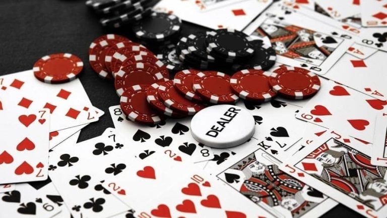 Pengguna menikmati layanan efostoto sports dan casino dengan aman